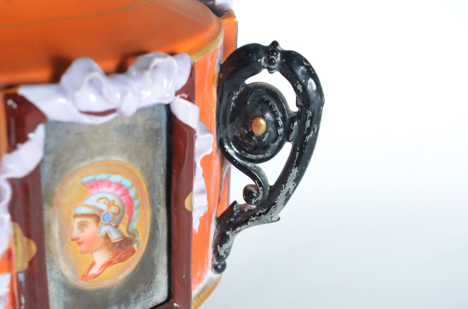 Ânfora de porcelana francesa Velho Paris, decorada com pequenos... - foto 4 de 9