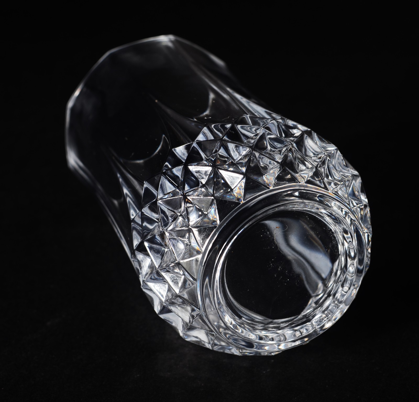 Serviço de cristal lapidado, composto de: 10 copos para água, 7 copos... - foto 5 de 9