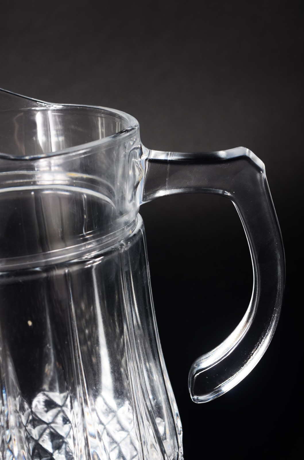 Serviço de cristal lapidado, composto de: 10 copos para água, 7 copos... - foto 6 de 9