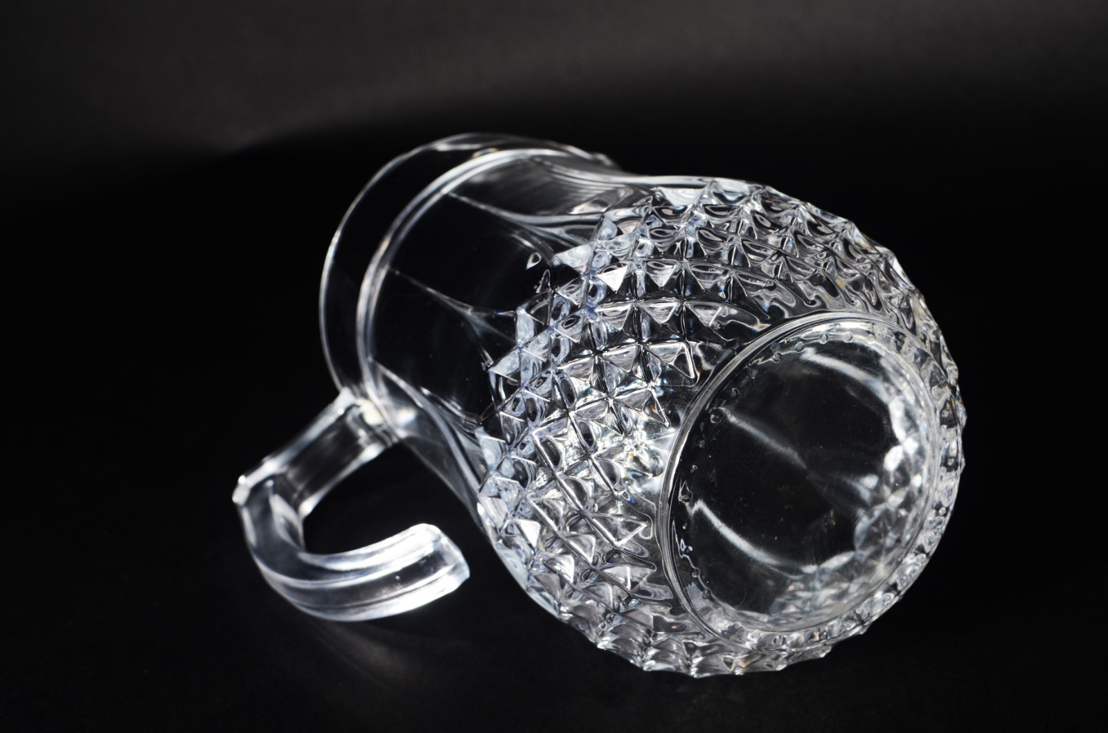 Serviço de cristal lapidado, composto de: 10 copos para água, 7 copos... - foto 7 de 9