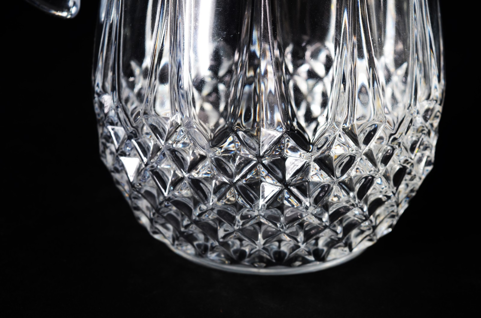 Serviço de cristal lapidado, composto de: 10 copos para água, 7 copos... - foto 8 de 9