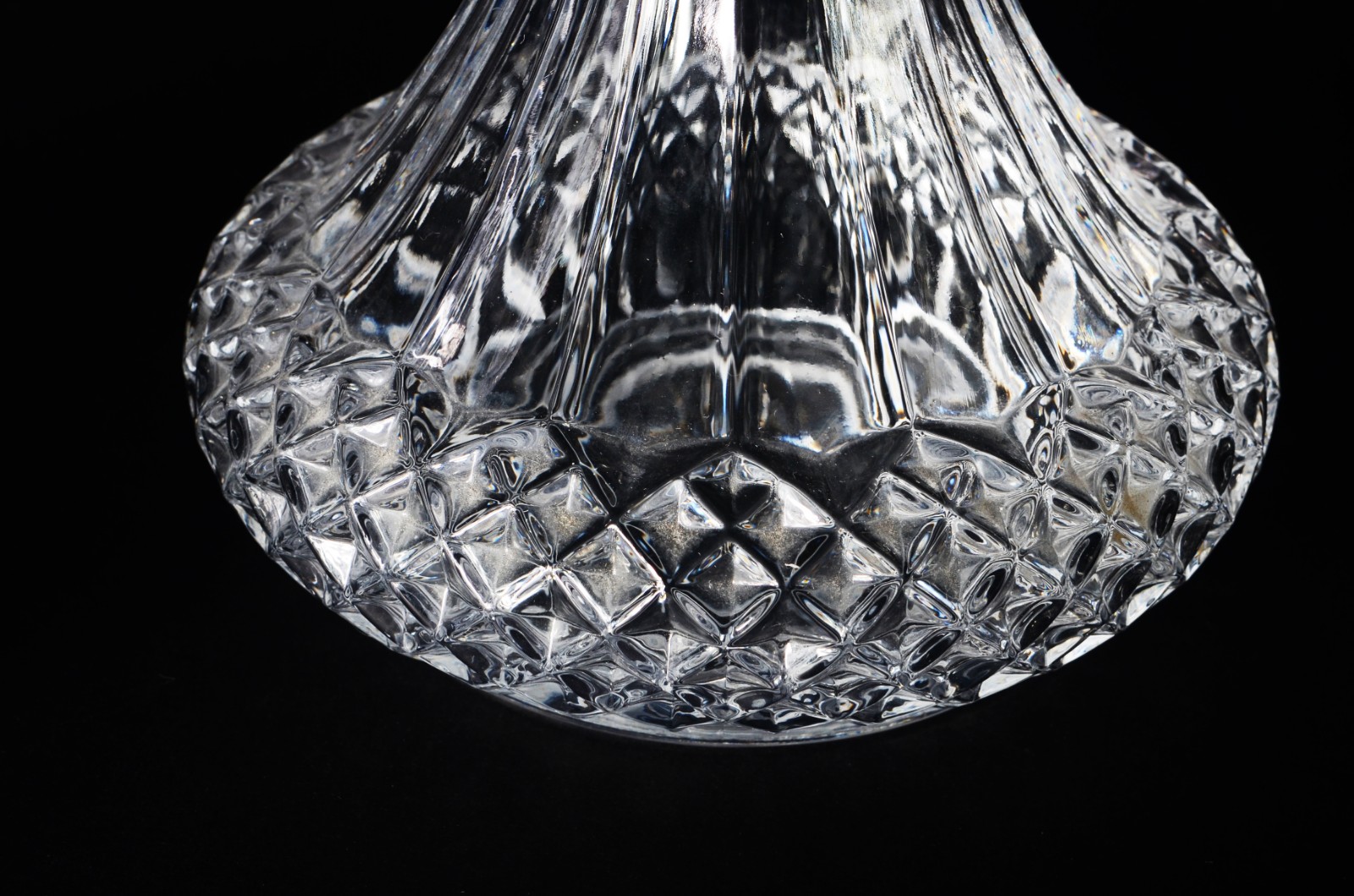 Serviço de cristal lapidado, composto de: 10 flutes para champagne... - foto 7 de 11