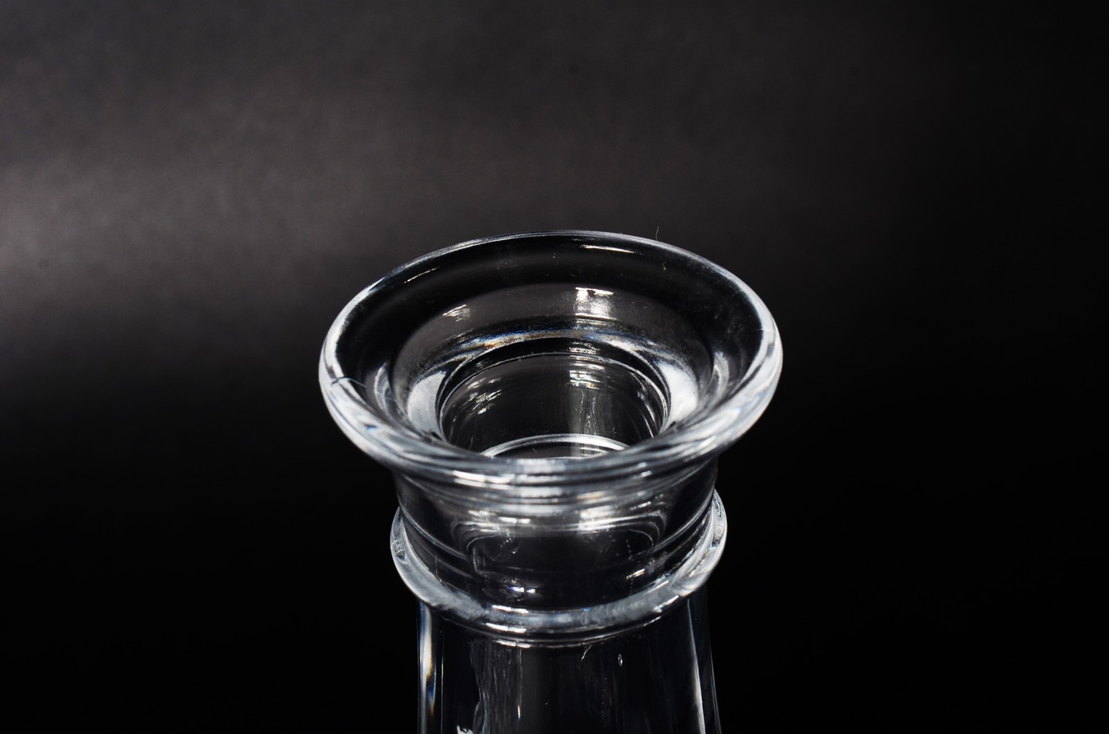 Serviço de cristal lapidado, composto de: 10 flutes para champagne... - foto 8 de 11