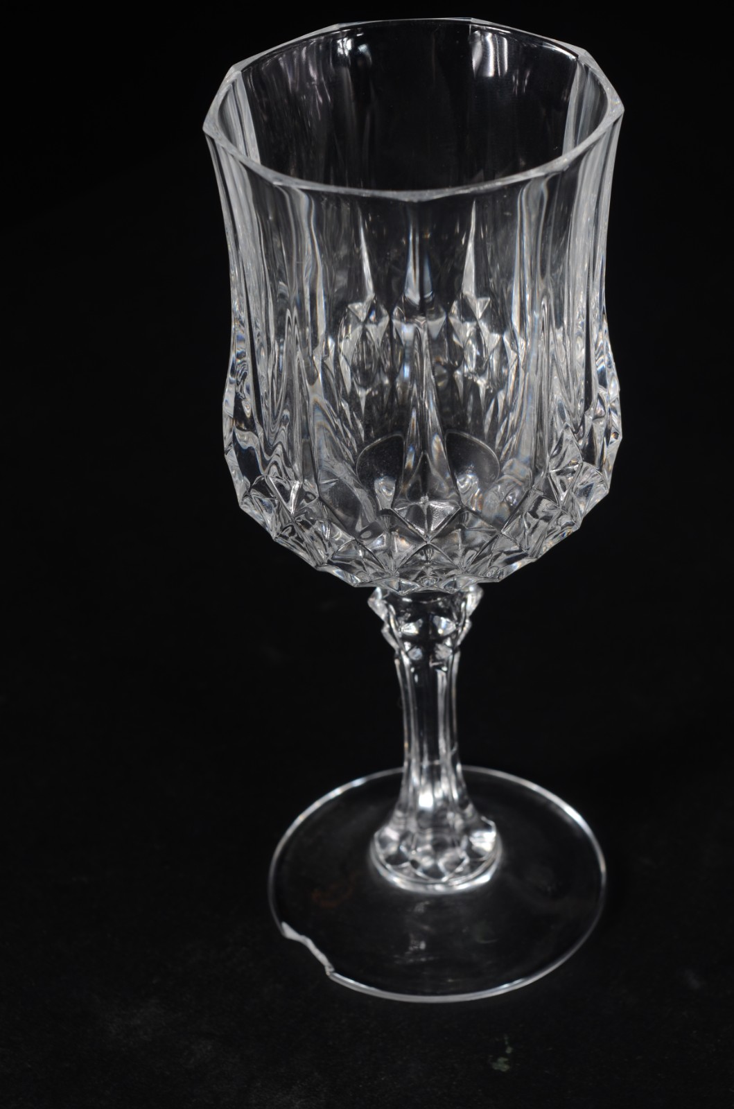 Serviço de cristal lapidado, composto de: 10 flutes para champagne... - foto 11 de 11
