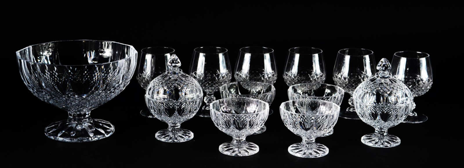 Diversas peças de vidro/cristal, sendo: Fruteira de pé alto com 4... - foto 1 de 10
