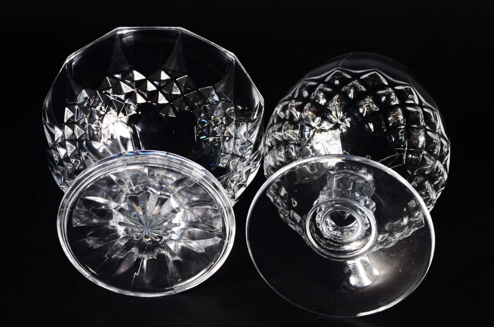 Diversas peças de vidro/cristal, sendo: Fruteira de pé alto com 4... - foto 10 de 10