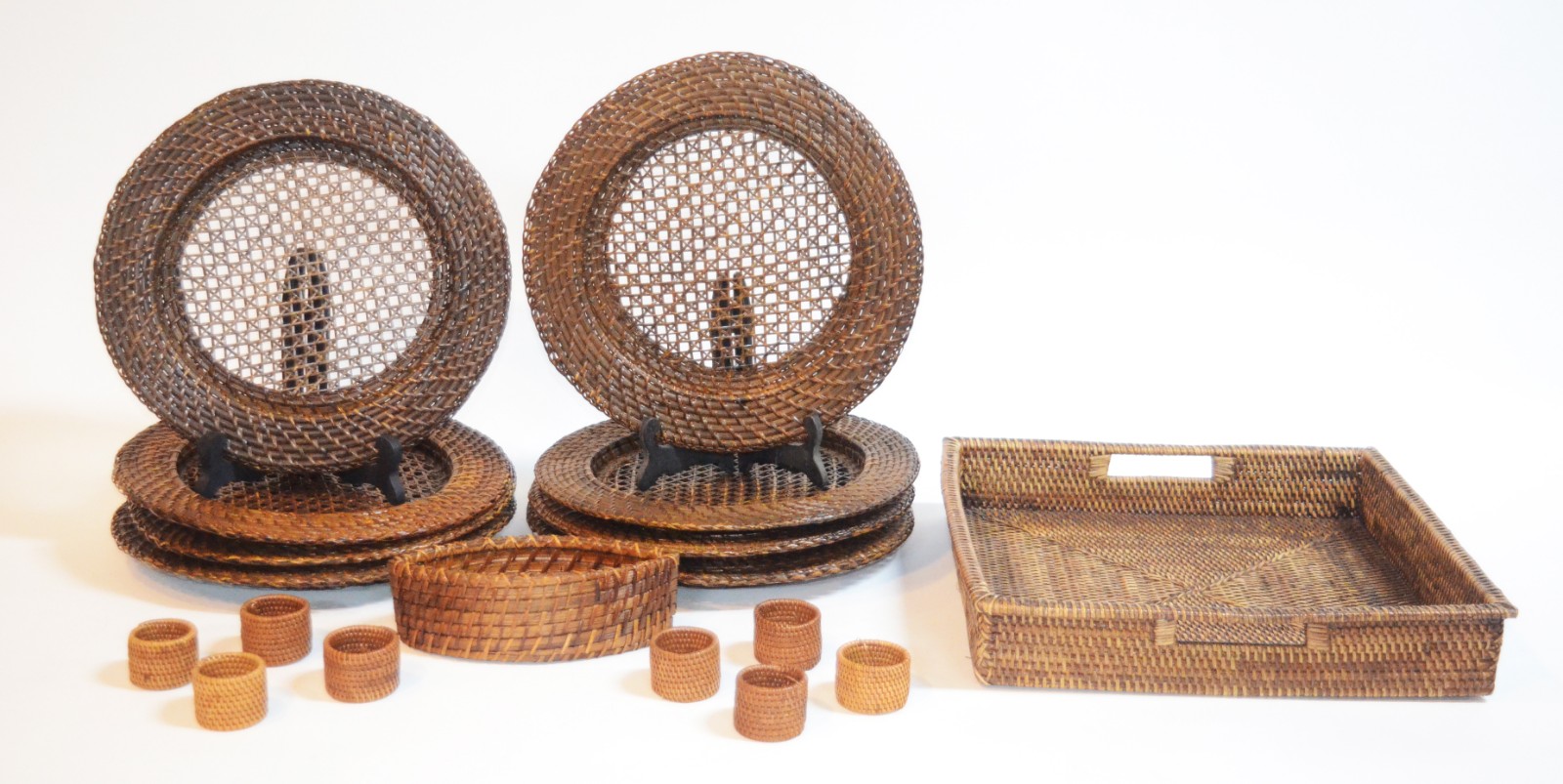 Conjunto com diversas peças de rattan, sendo: oito souplats, oito... - foto 1 de 4