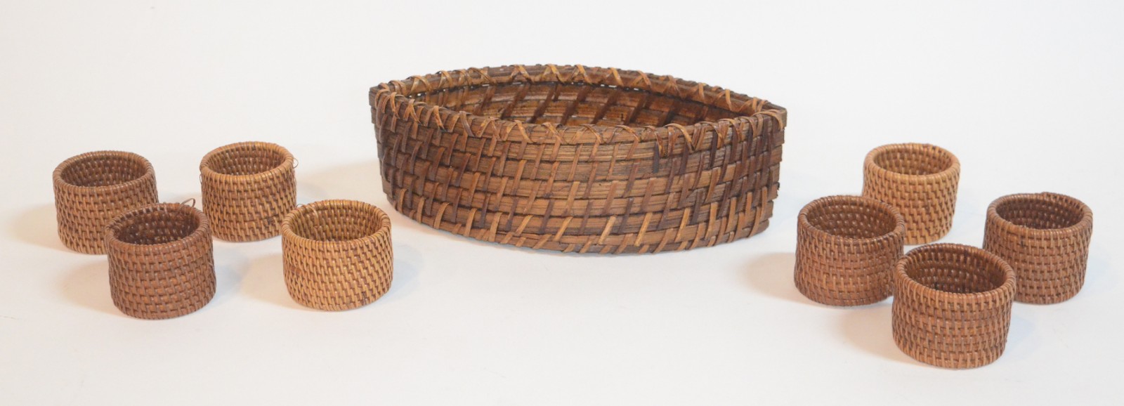 Conjunto com diversas peças de rattan, sendo: oito souplats, oito... - foto 3 de 4