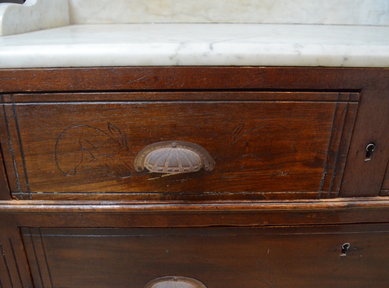 Móvel toilette de madeira nobre, tampo de mármore, parte inferior com... - foto 4 de 8
