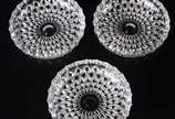 Diversas peças de cristal/vidro, sendo: prato p... - Diversas peças de cristal/vidro, sendo: prato para bolo, fruteira de vidro frisado, 3 travessas retangulares e 14 porta copos (modelos diferente...