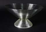 Diversas peças de cristal/vidro, sendo: prato p... - Diversas peças de cristal/vidro, sendo: prato para bolo, fruteira de vidro frisado, 3 travessas retangulares e 14 porta copos (modelos diferente...