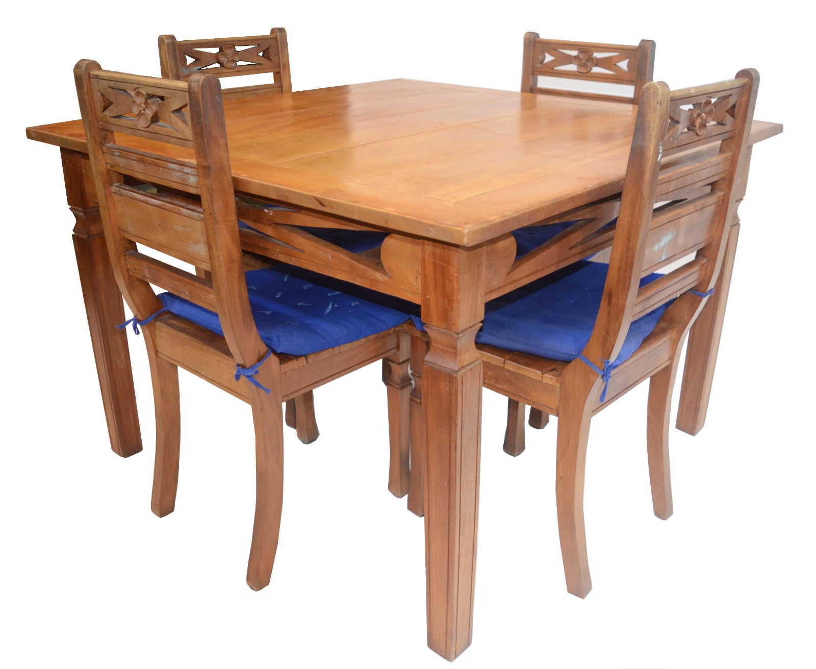 Mesa de jantar de madeira clara no estilo da Indonésia, tampo... - foto 1 de 8