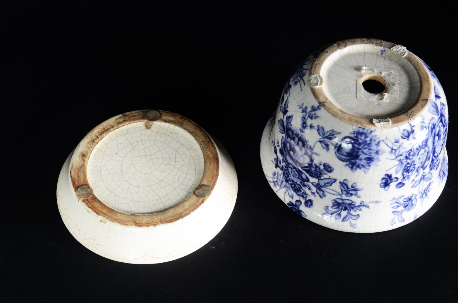 Diversas peças de cerâmica azul e branca, sendo potiche, dois vasos e... - foto 10 de 10