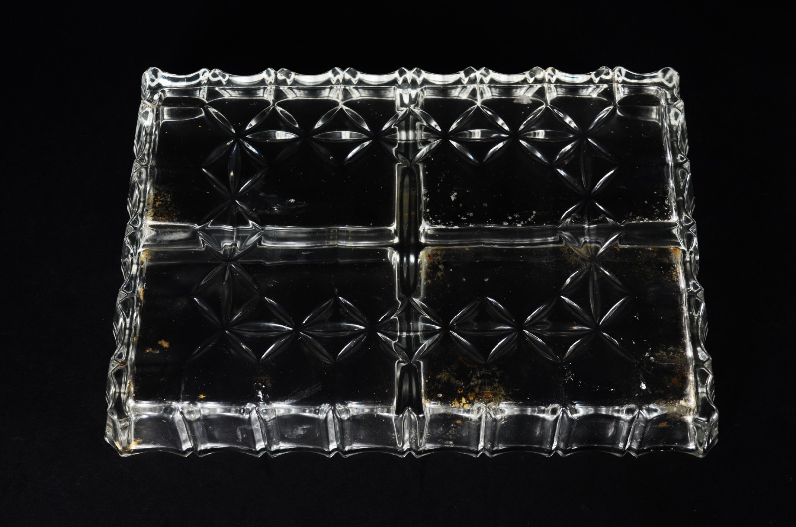 Três peças diversas de vidro/cristal lapidado, sendo: fruteira, porta... - foto 10 de 11