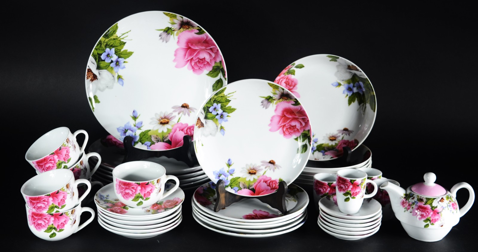 Serviço de jantar, chá e café de porcelana "Jade", decorada com... - foto 1 de 7