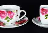 Serviço de jantar, chá e café de porcelana "Jad... - Serviço de jantar, chá e café de porcelana "Jade", decorada com flores em policromia, composto de: 6 pratos rasos, 6 pratos fundos, 6 pratos de ...