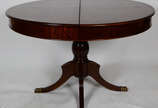 Mesa redonda para sala de jantar, tábua extenso... - Mesa redonda para sala de jantar, tábua extensora, acompanham 4 cadeiras com encostos torneados e assentos de palhinha sintética ( 120 cm diâmet...