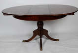 Mesa redonda para sala de jantar, tábua extenso... - Mesa redonda para sala de jantar, tábua extensora, acompanham 4 cadeiras com encostos torneados e assentos de palhinha sintética ( 120 cm diâmet...