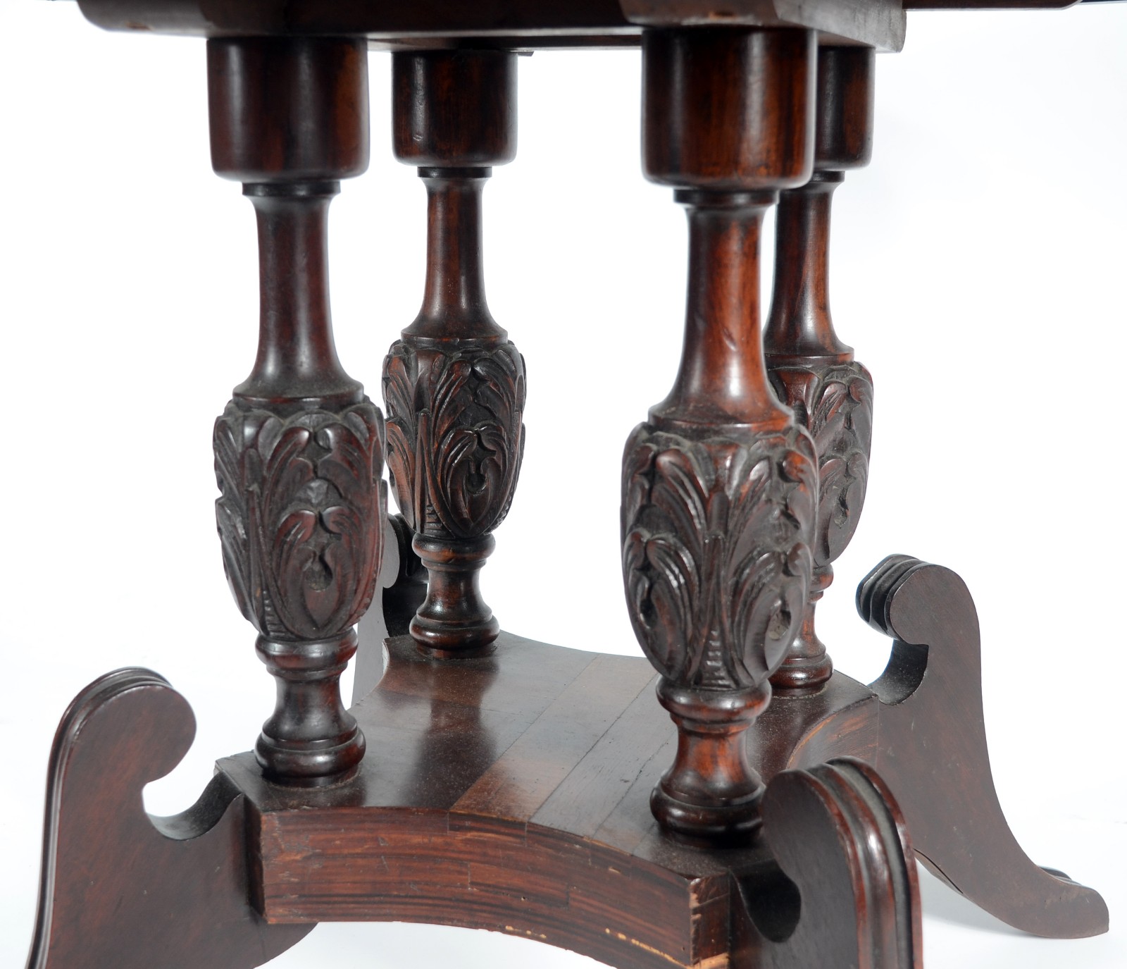 Mesa de jantar de madeira nobre com tampo de mármore redondo, apoio... - foto 8 de 10