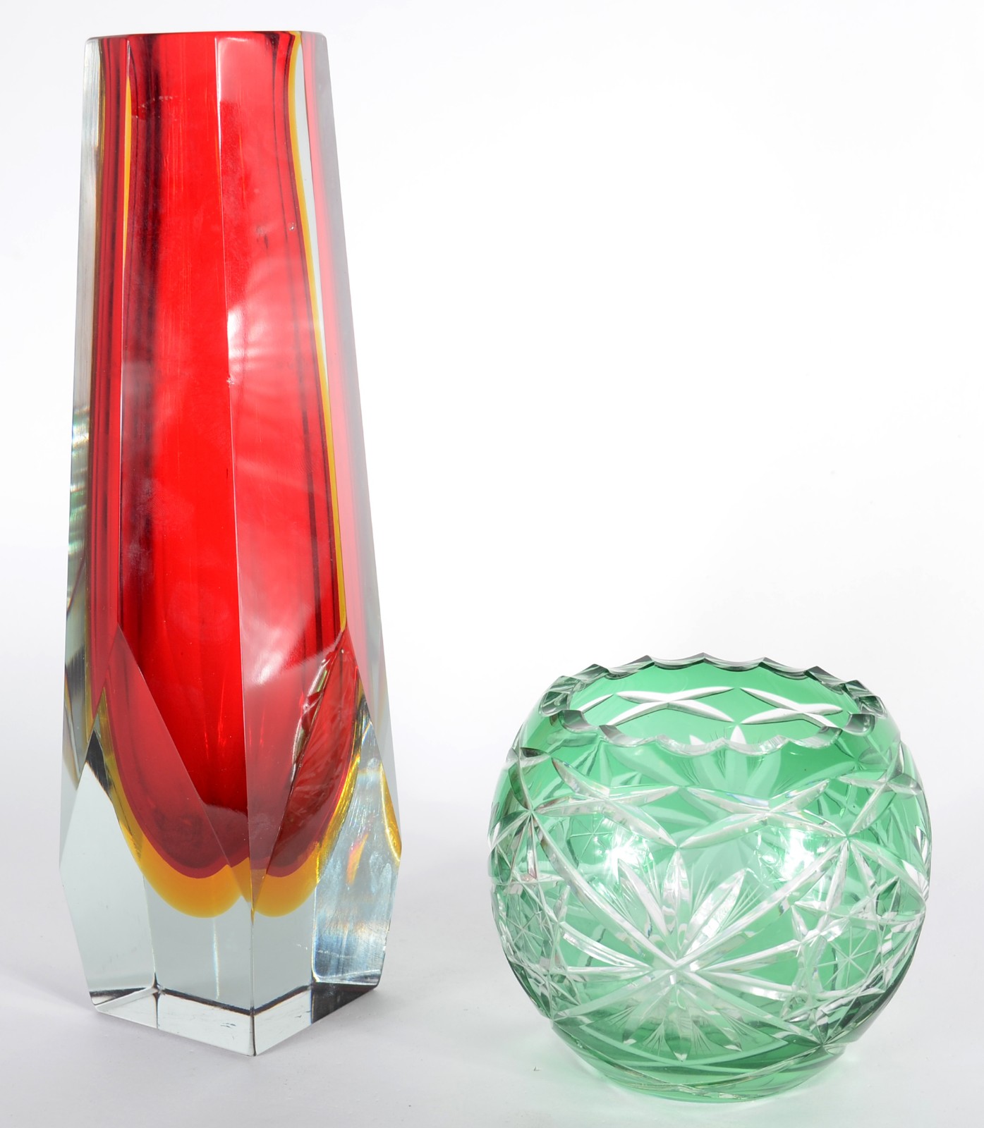 Duas peças, sendo: vaso/ solifleur de vidro decorativo vermelho e... - foto 6 de 7