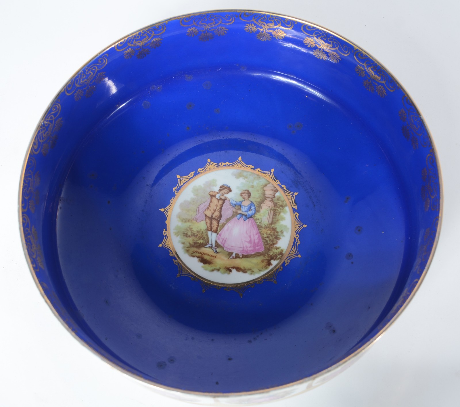 Duas peças de porcelana alemã, sendo: medalhão e bowl decorados com... - foto 5 de 9