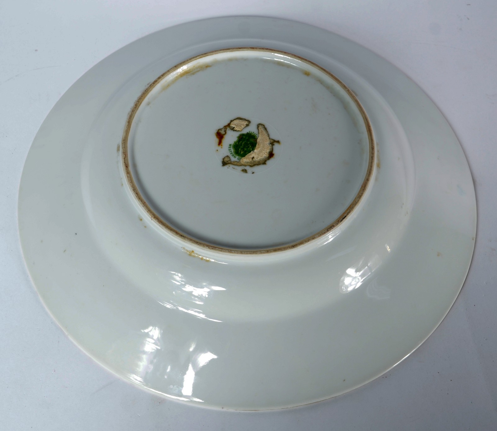 Duas peças de porcelana alemã, sendo: medalhão e bowl decorados com... - foto 7 de 9