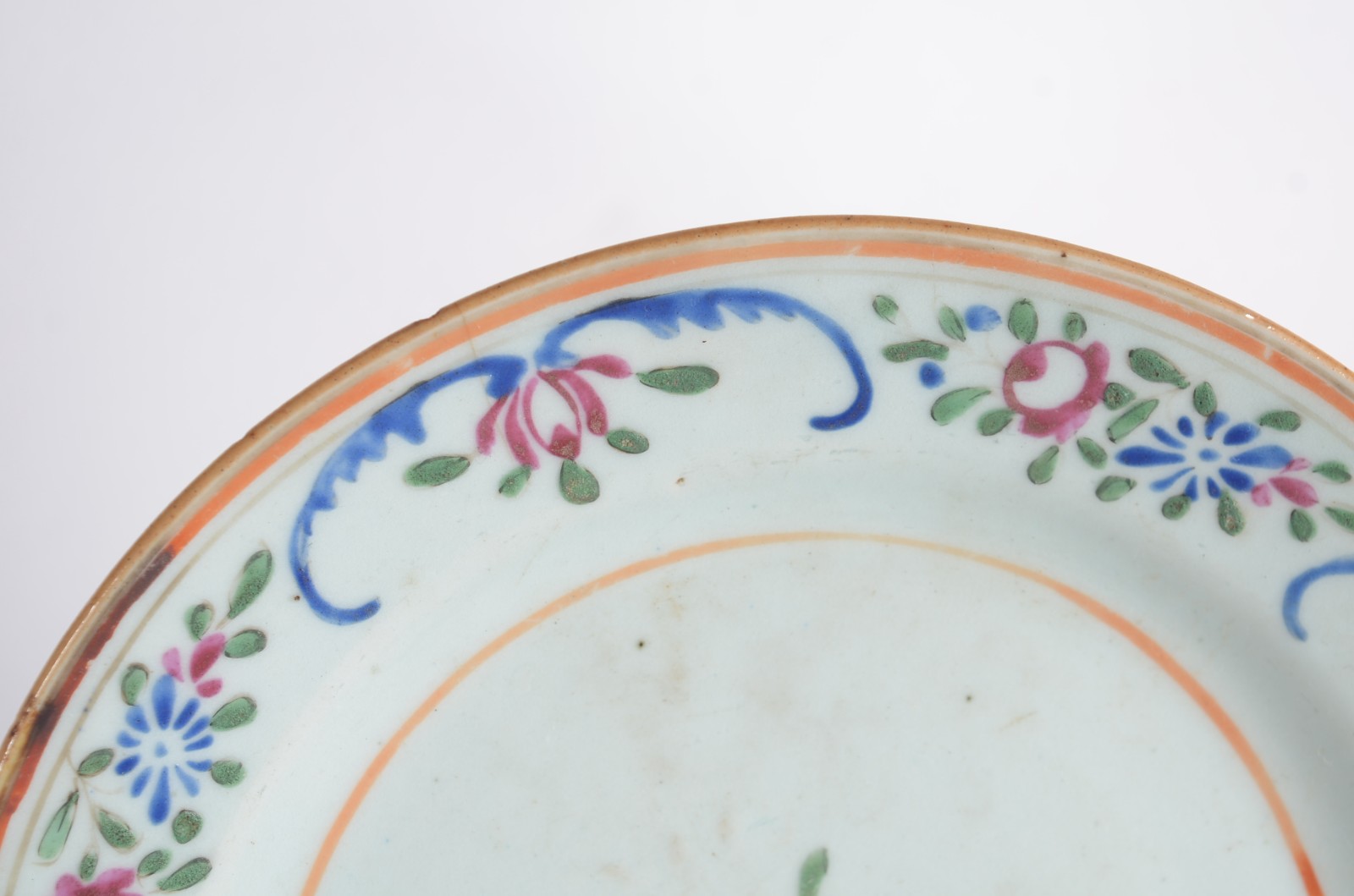 Quatro peças de antiga porcelana oriental, sendo: bowl e tres pratos... - foto 4 de 7