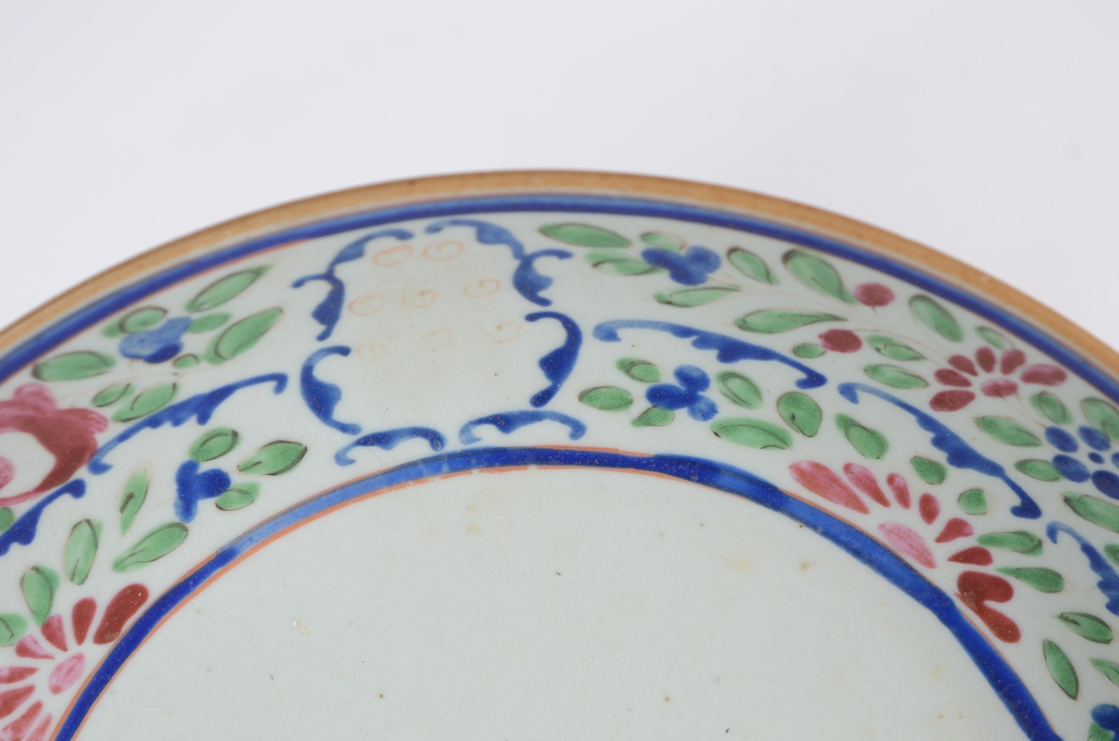 Quatro peças de antiga porcelana oriental, sendo: bowl e tres pratos... - foto 6 de 7