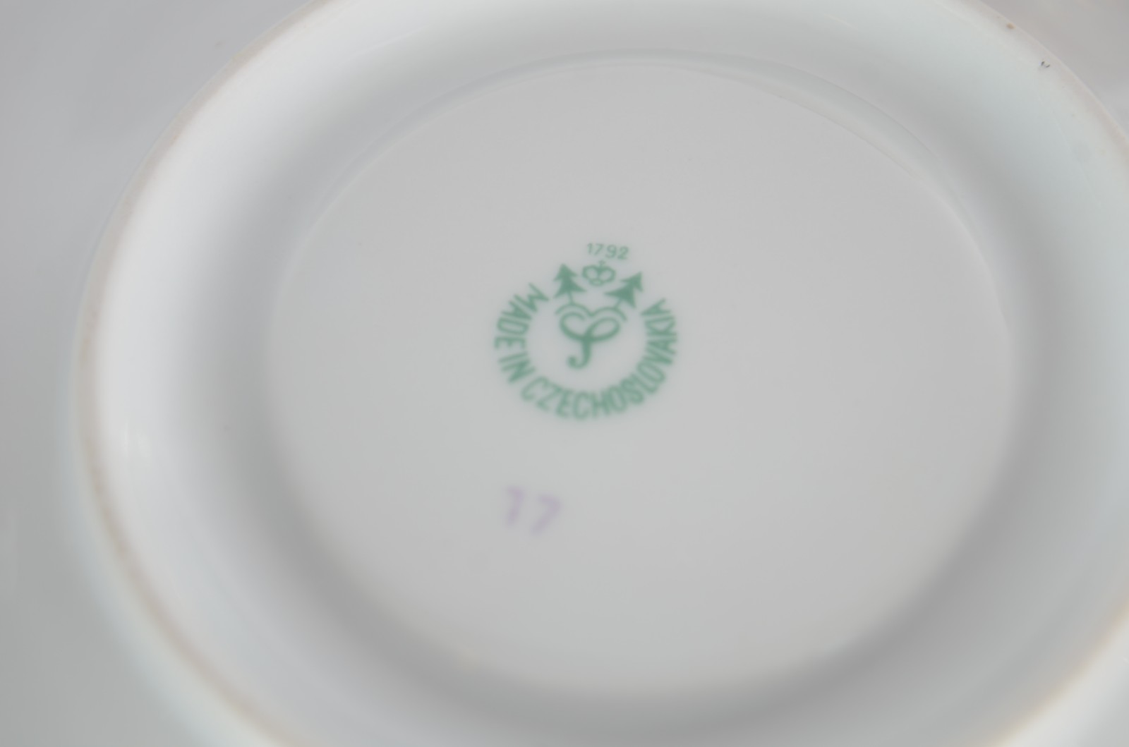 Aparelho de chá e café de porcelana tcheca branca com tarja na cor... - foto 9 de 9