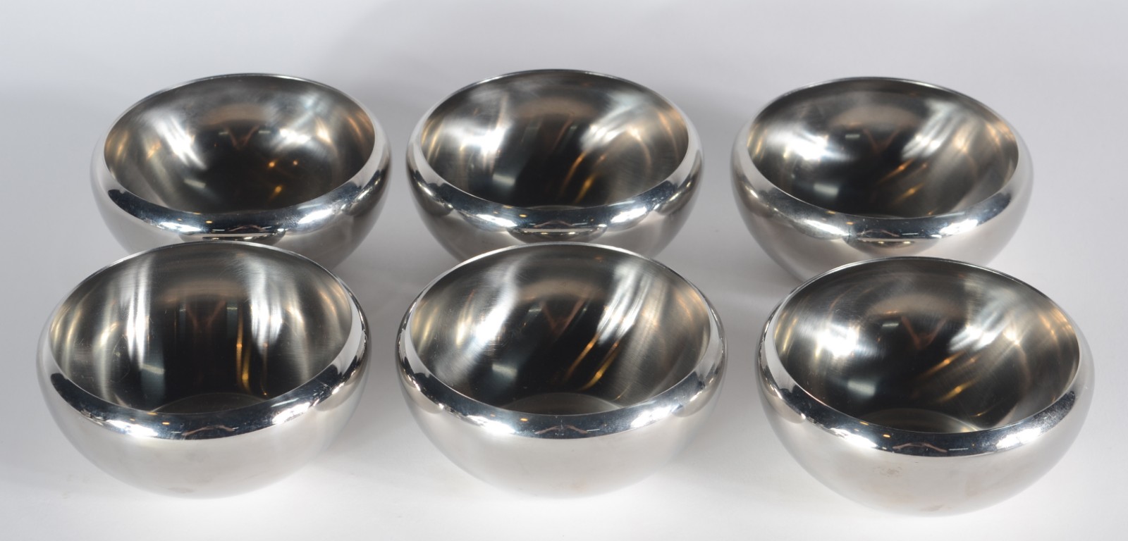 Diversas de metal, sendo saladeira com 6 bowls; medalhão com pássaros... - foto 5 de 11