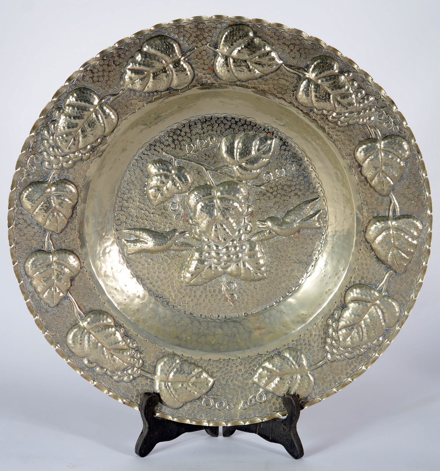 Diversas de metal, sendo saladeira com 6 bowls; medalhão com pássaros... - foto 11 de 11