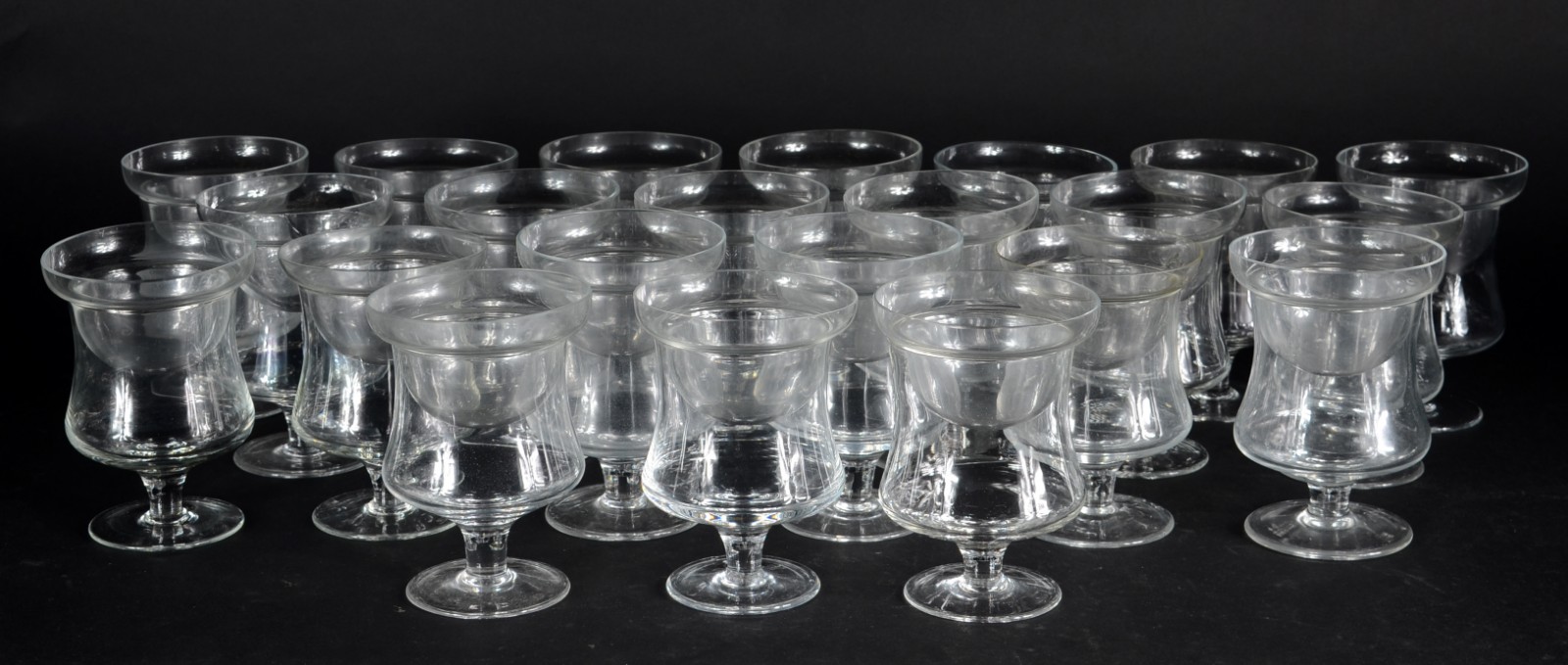 Conjunto com 22 taças de vidro para coquetel de camarão (pequeno... - foto 1 de 5
