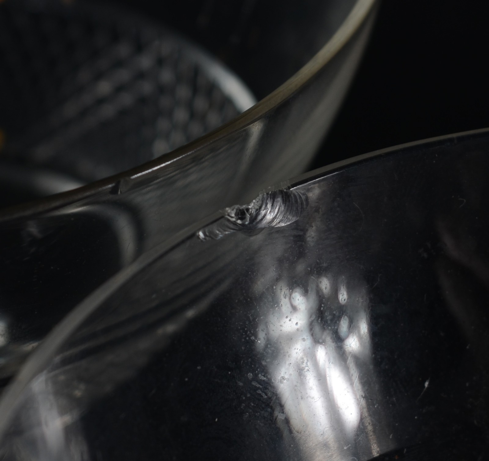 Serviço de cristal lapidado, composto de: 11 taças para água, 10... - foto 4 de 8
