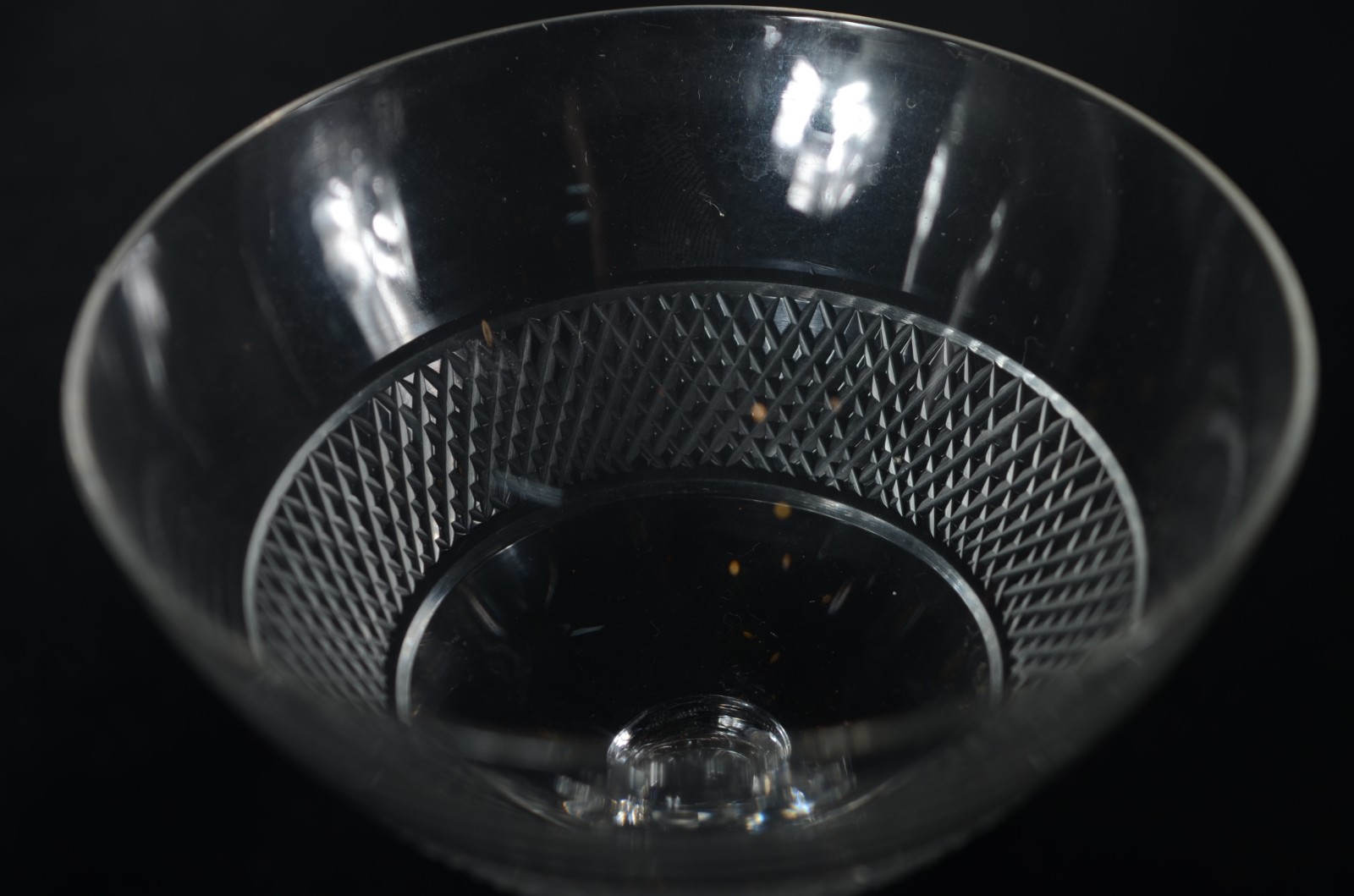 Serviço de cristal lapidado, composto de: 11 taças para água, 10... - foto 8 de 8