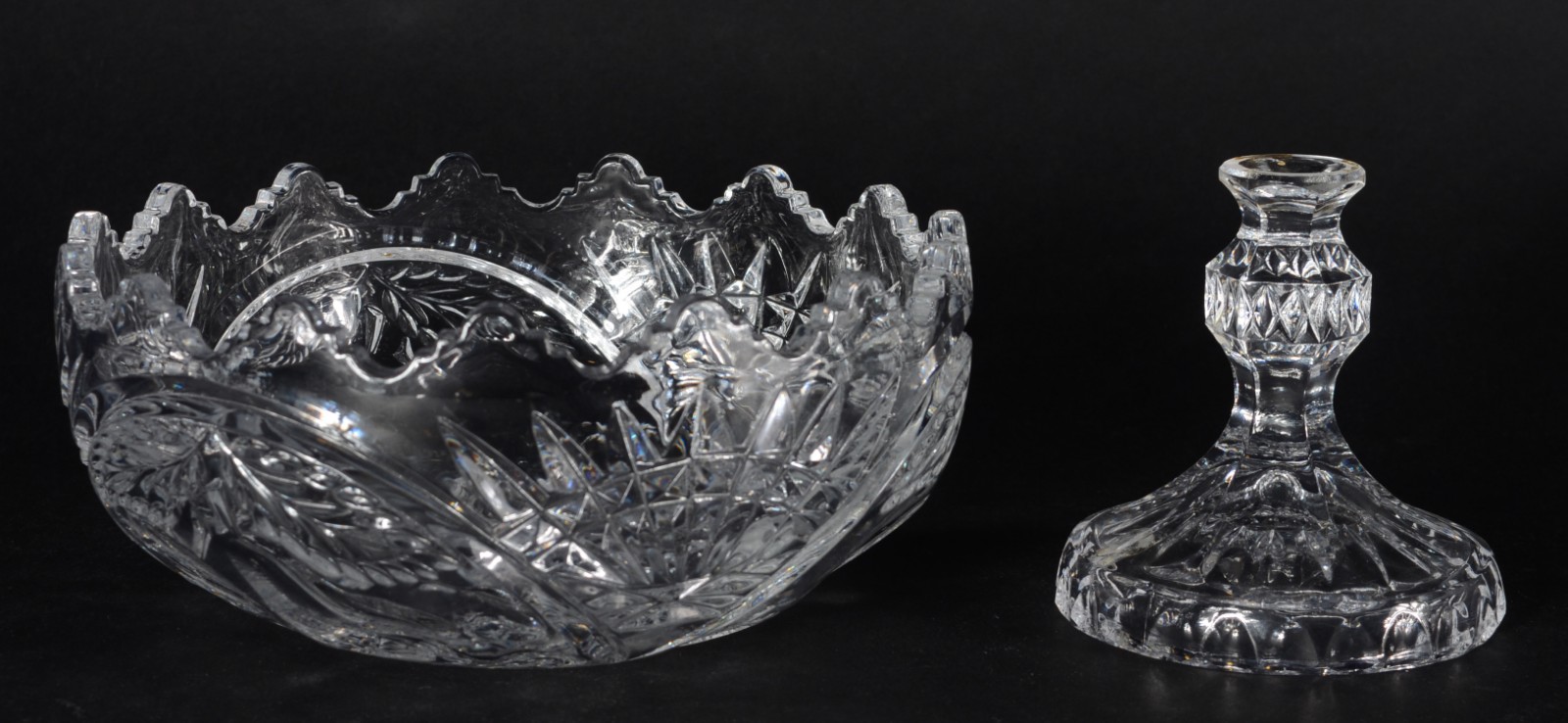 Três peças de cristal lapidado, sendo fruteira redonda de pé alto... - foto 4 de 10