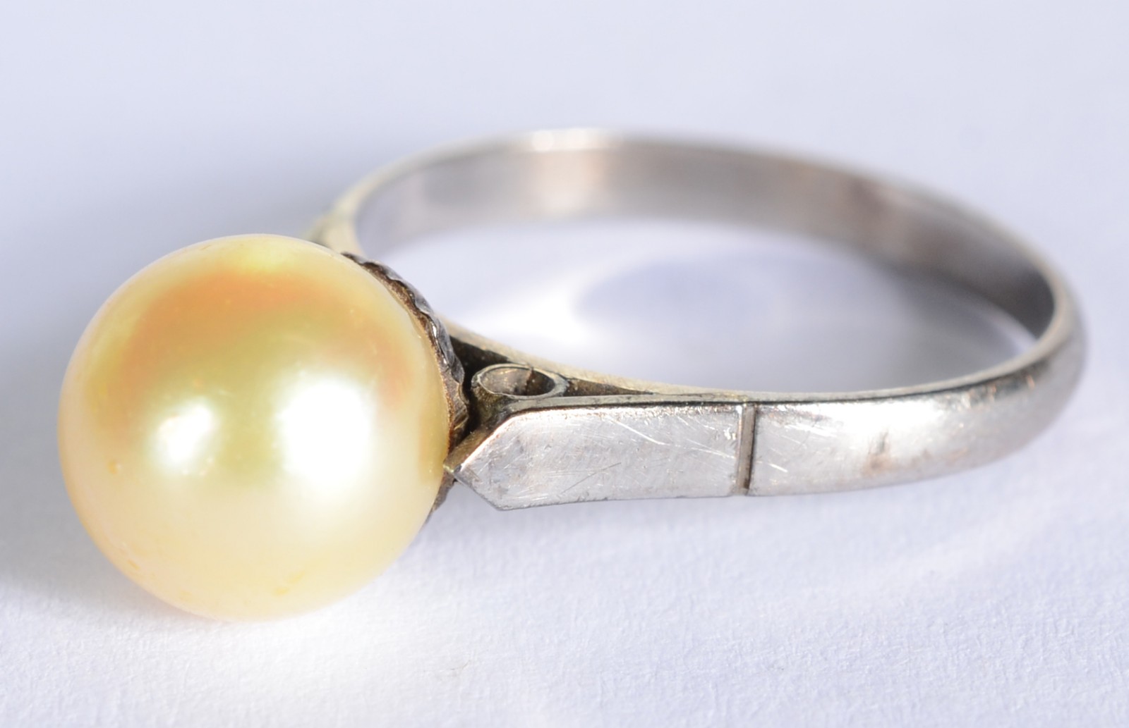 Anel de ouro branco com perola. Aro 14. (Por motivos de segurança a... - foto 1 de 7