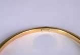 Pulseira "escrava" lisa de ouro 18 k.  (Por mot... - Pulseira "escrava" lisa de ouro 18 k.  (Por motivos de segurança a peça não se encontra na loja).