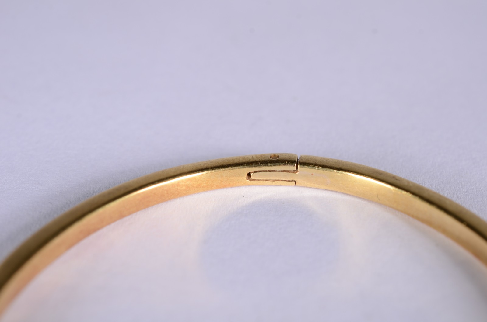Pulseira "escrava" lisa de ouro 18 k. (Por motivos de segurança a... - foto 3 de 5