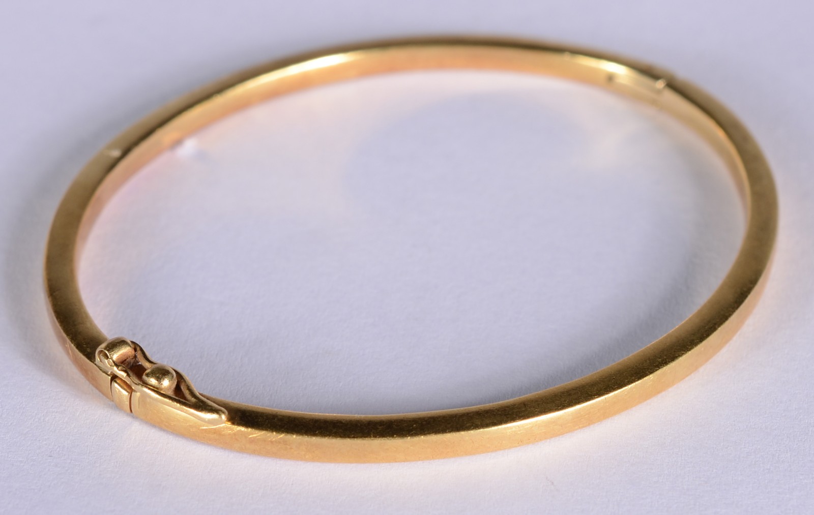 Pulseira "escrava" lisa de ouro 18 k. (Por motivos de segurança a... - foto 4 de 5