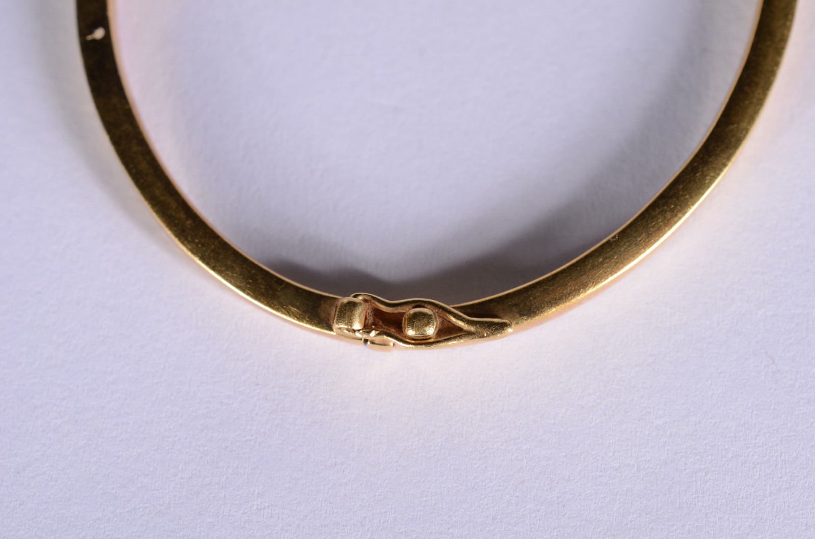 Pulseira "escrava" lisa de ouro 18 k. (Por motivos de segurança a... - foto 5 de 5