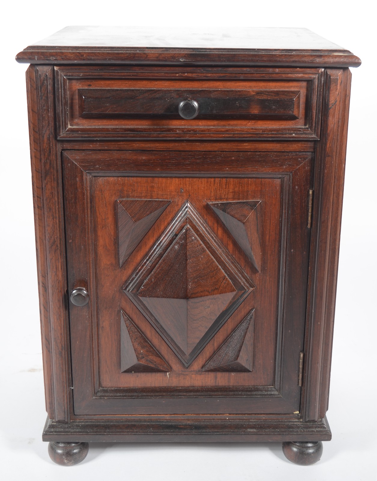Mesa auxiliar de madeira nobre, uma gaveta e uma portinha... - foto 2 de 6