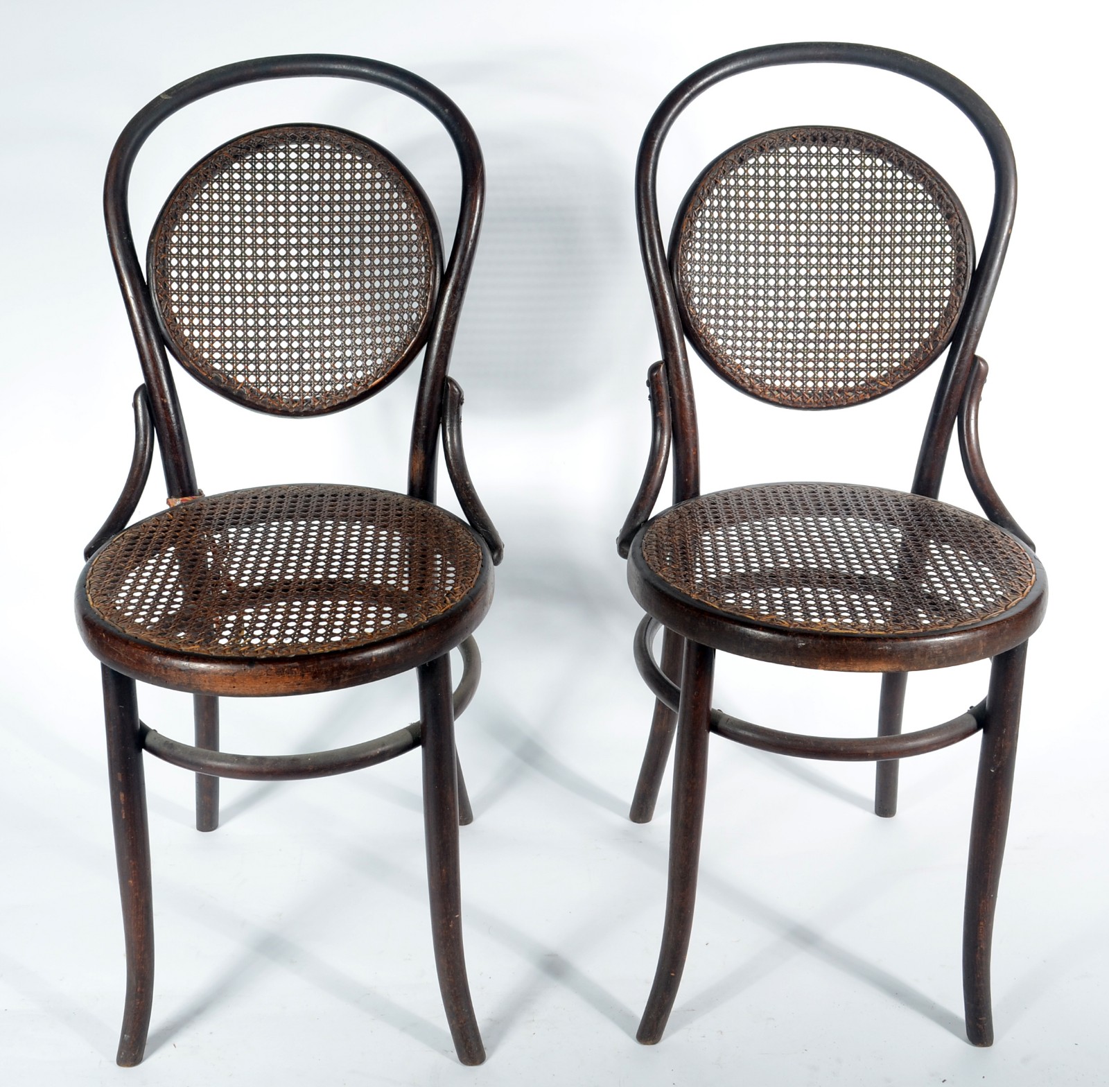 Par de cadeiras de madeira no estilo austríaco "Thonet", forração de... - foto 2 de 8
