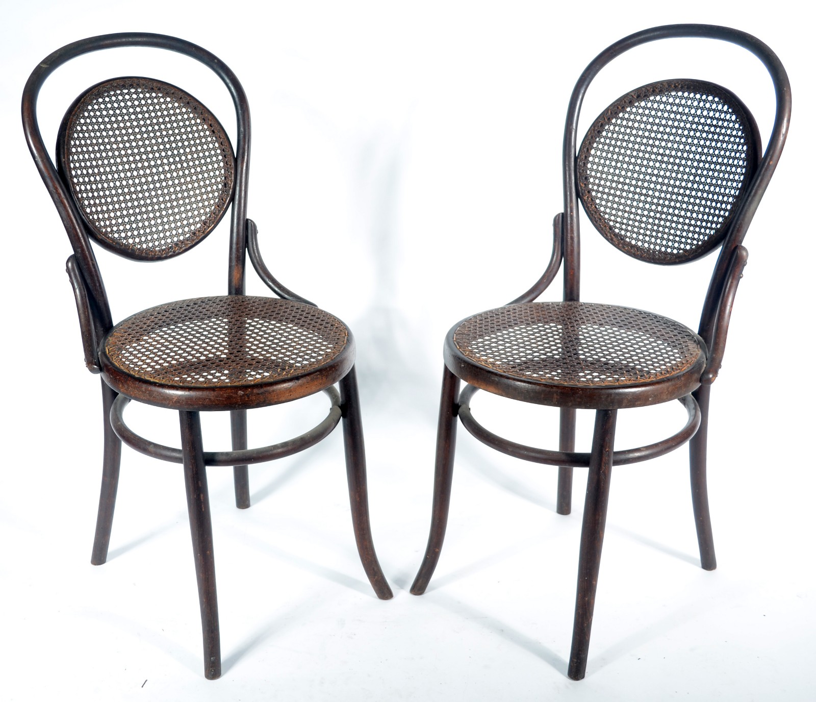 Par de cadeiras de madeira no estilo austríaco "Thonet", forração de... - foto 1 de 8