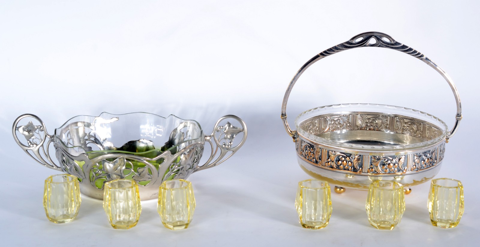 Diversas peças, sendo: 6 copinhos para licor de cristal amarelo e 2... - foto 1 de 11