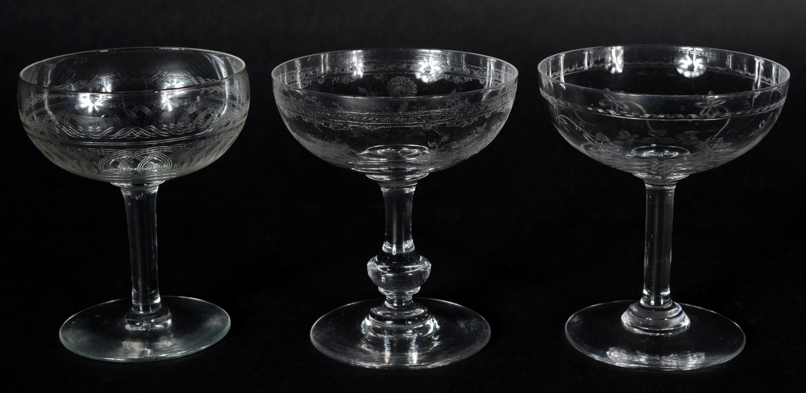 Conjunto com 18 taças para champagne em cristal de diversos modelos e... - foto 2 de 10