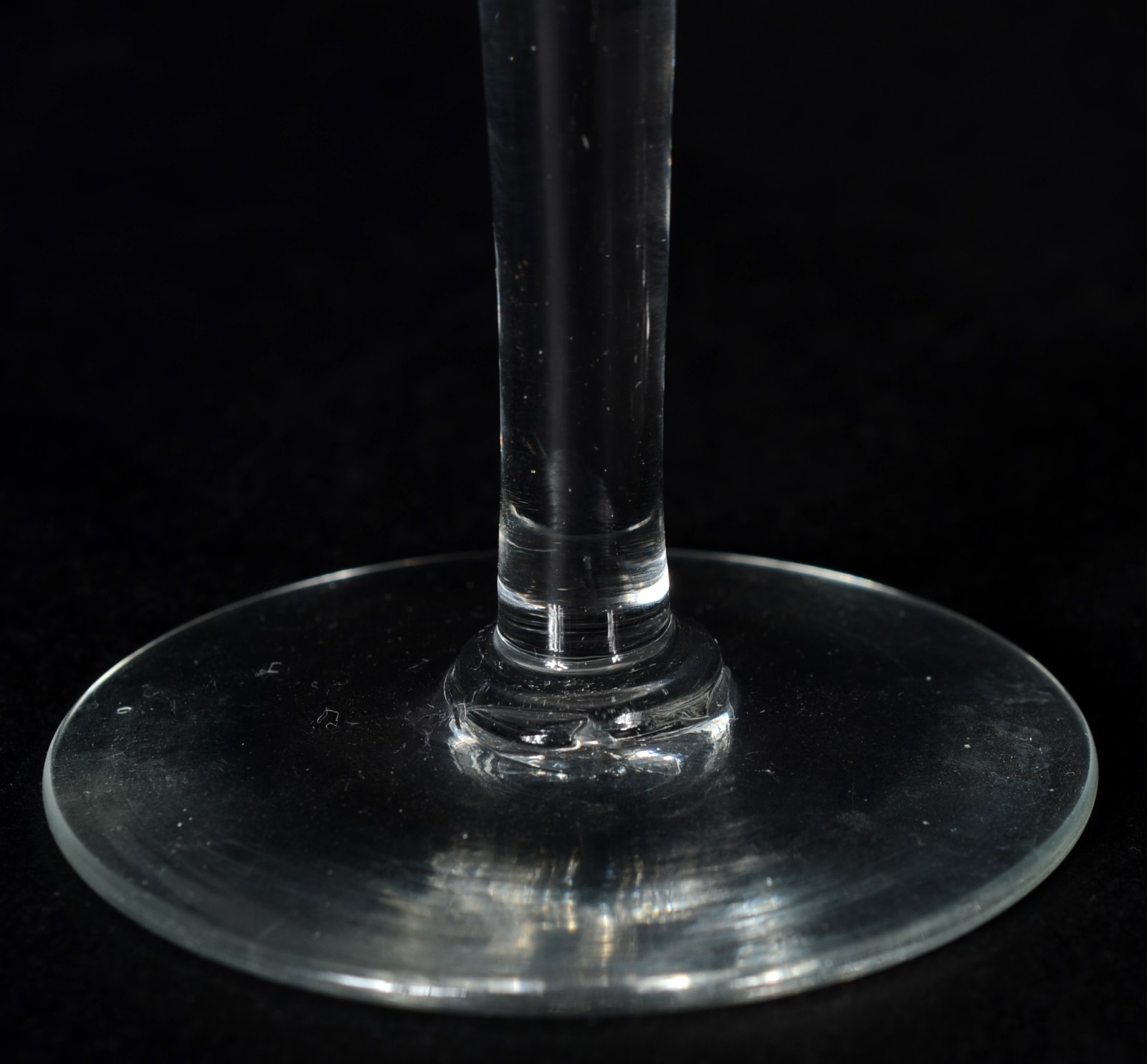 Conjunto com 18 taças para champagne em cristal de diversos modelos e... - foto 8 de 10