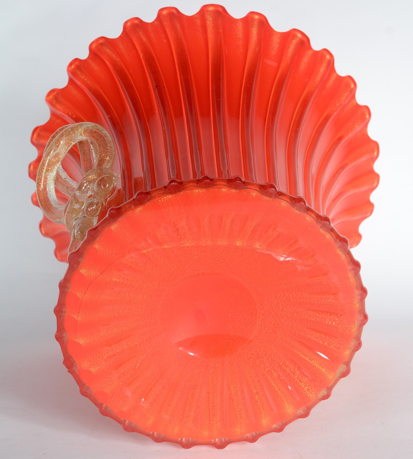 Vaso de murano italiano na cor laranja com pó de ouro, trabalhado em... - foto 5 de 5