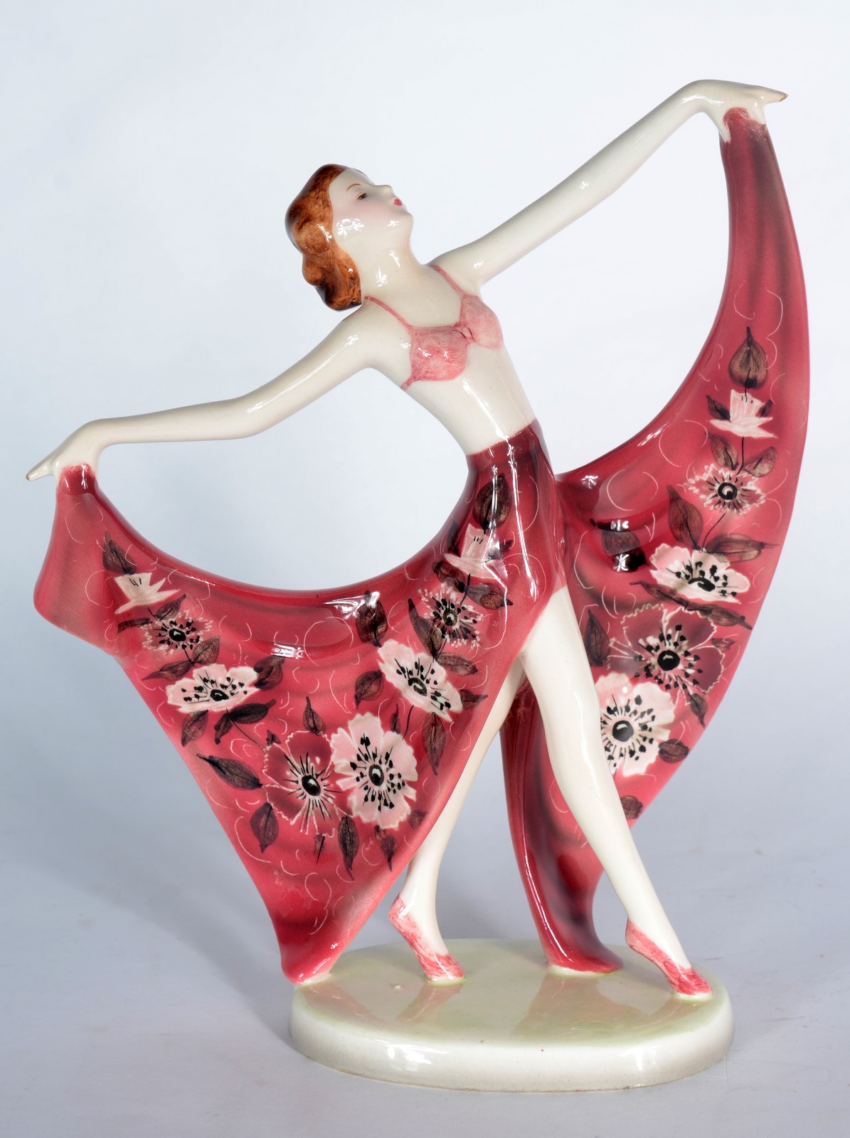 Escultura de porcelana austríaca representando dançarina. Dedo com... - foto 1 de 8