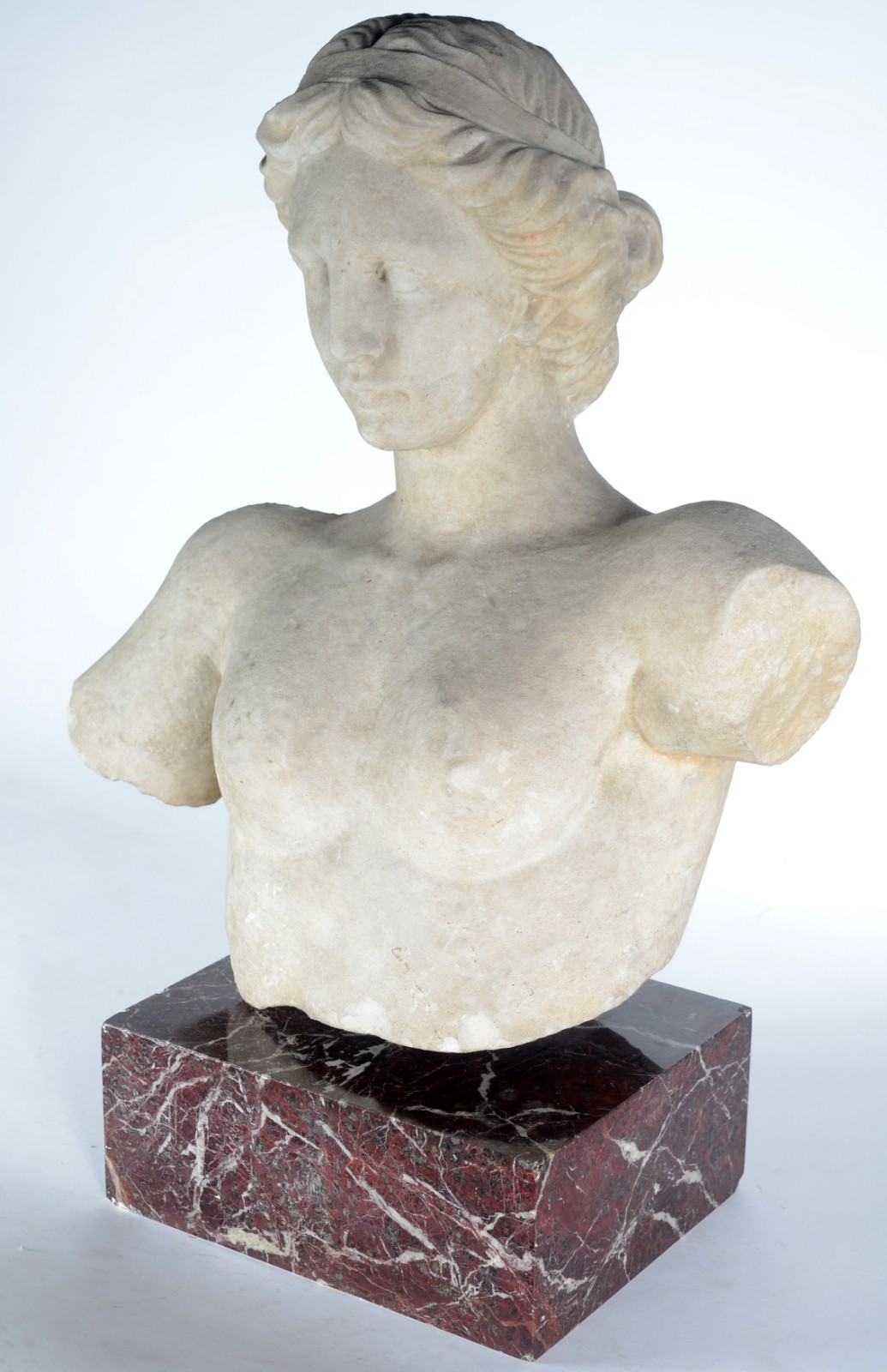 Antiga escultura de pedra representando Busto feminino, base de... - foto 1 de 6