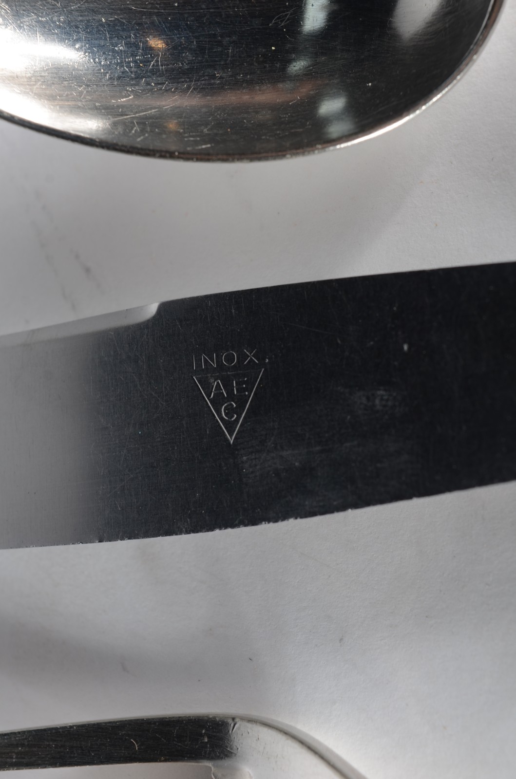 Faqueiro de metal prateado AEC 90, composto de: 8 facas, 11 garfos, 9... - foto 10 de 11
